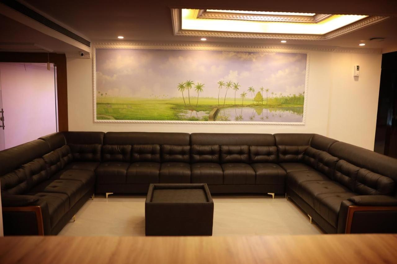 Pearl Residency Hotel Ayoor Bagian luar foto
