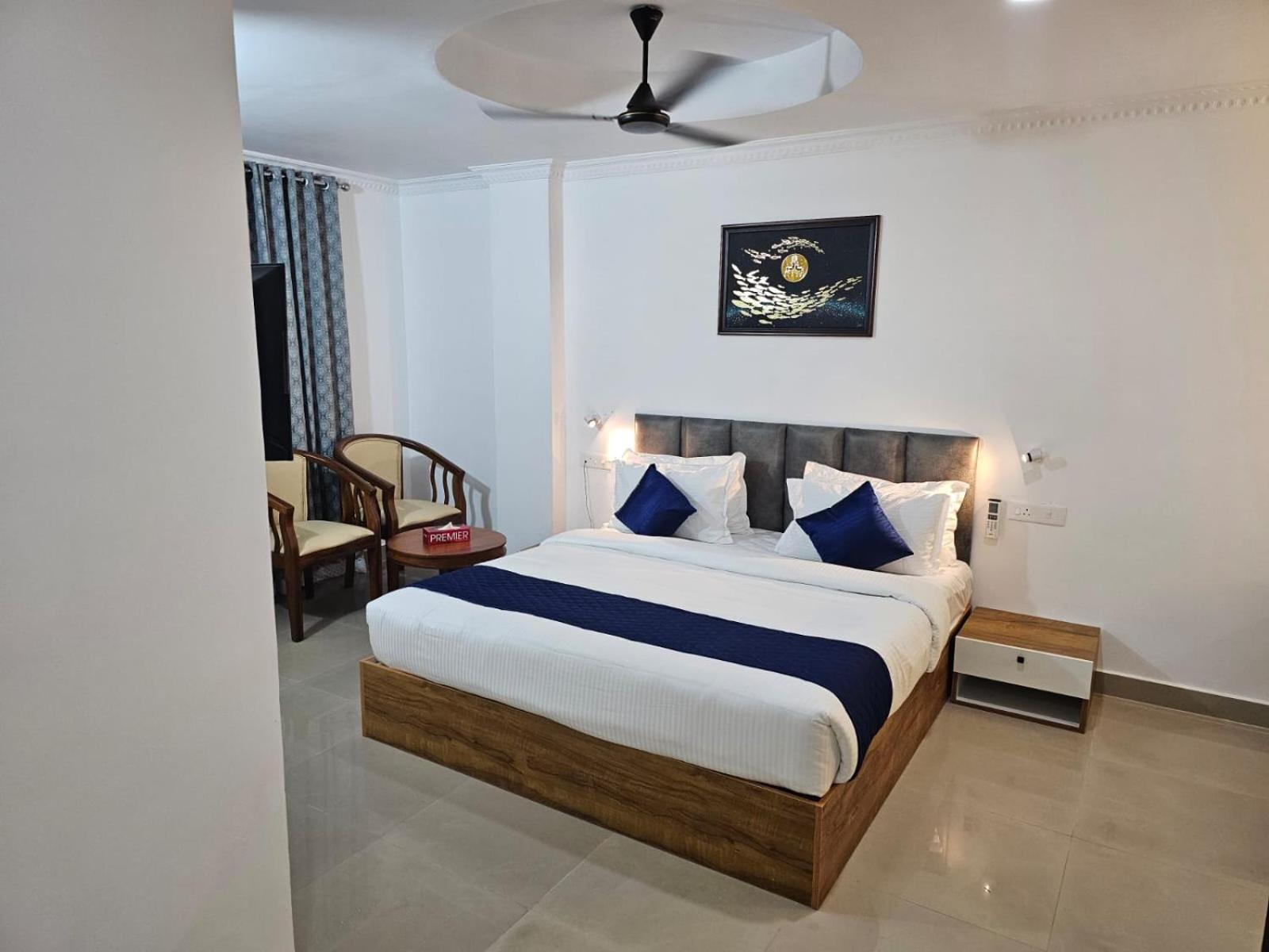 Pearl Residency Hotel Ayoor Bagian luar foto
